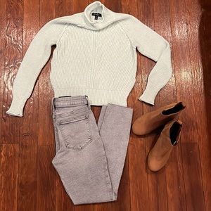 ❤️Jessica Simpson Sweater - Size SMALL